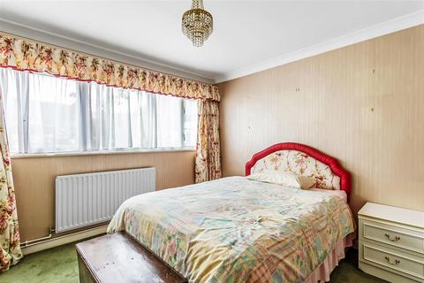 9 Master Close, Oxted, RH8 9NA