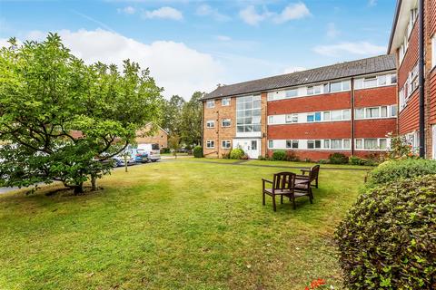 9 Master Close, Oxted, RH8 9NA