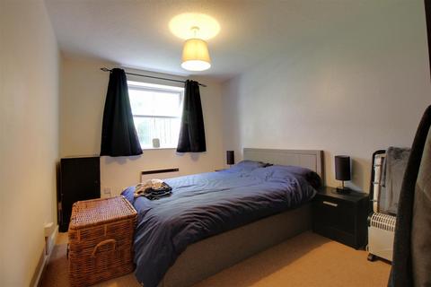 42 Cherrington Drive, Abbeymead, Gloucester, GL4 4XW