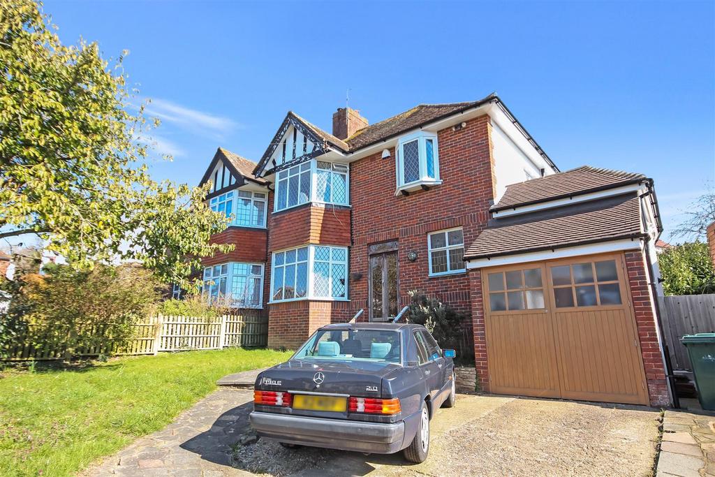 Valley Drive, Westdene, Brighton 3 bed semidetached house £2,250 pcm (£519 pw)