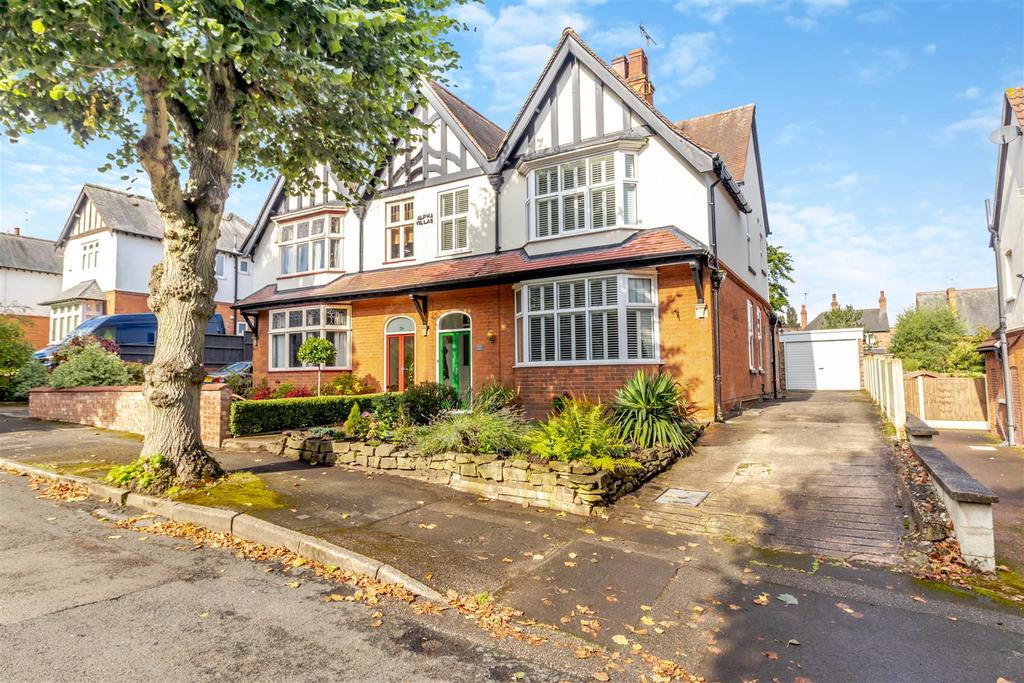 Alpha Villas, Alexandra Avenue, Mansfield 4 bed semidetached house for