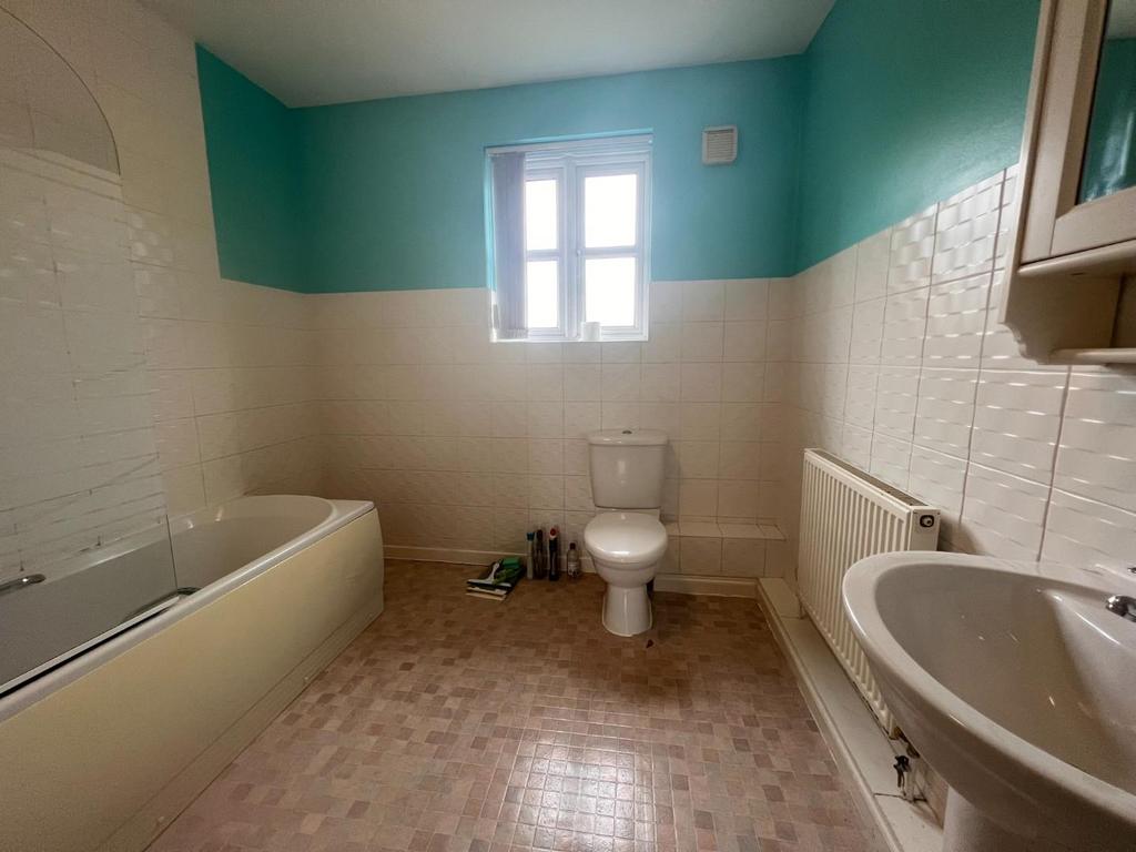Bathroom 1.jpg