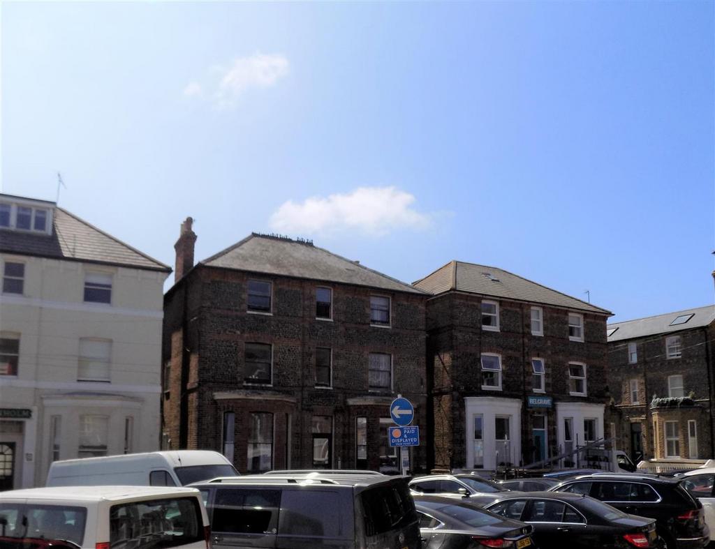Chandos Square, Broadstairs 1 bed flat £750 pcm (£173 pw)