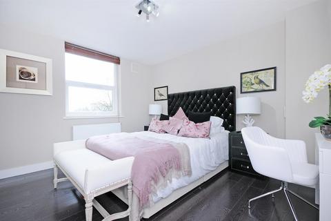 3 bedroom apartment to rent, St. Johns Wood Park, London, NW8