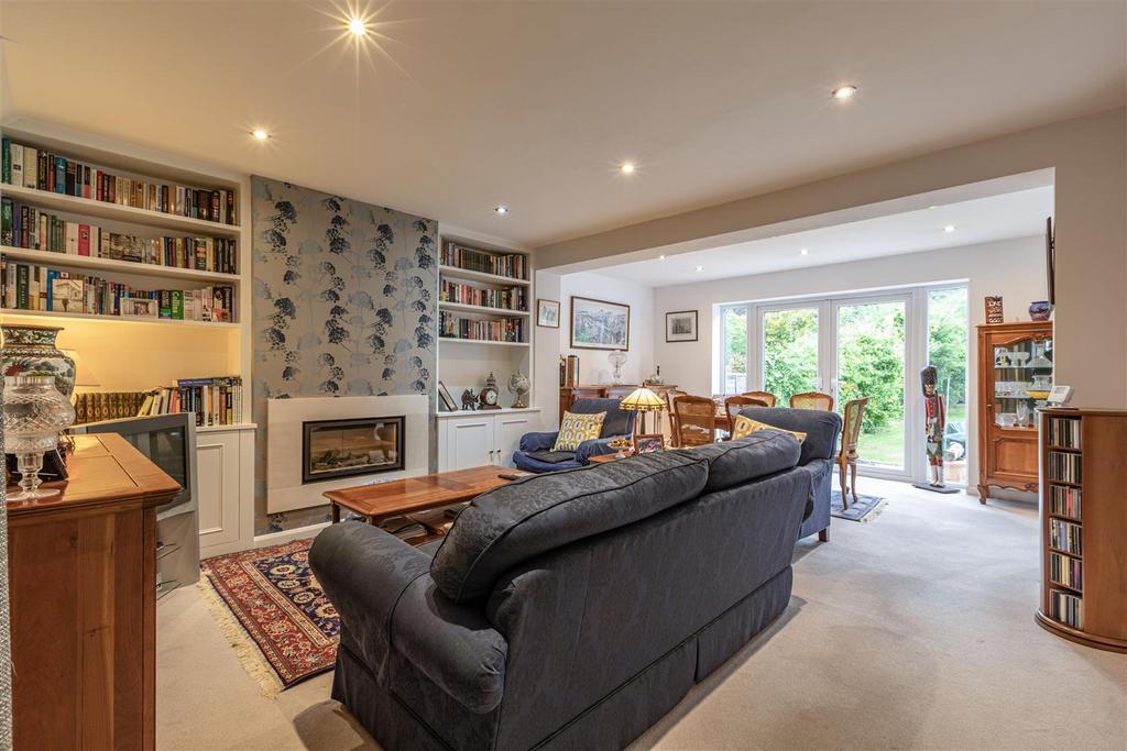 Common Lane, New Haw, 3 bed house for sale £595,000