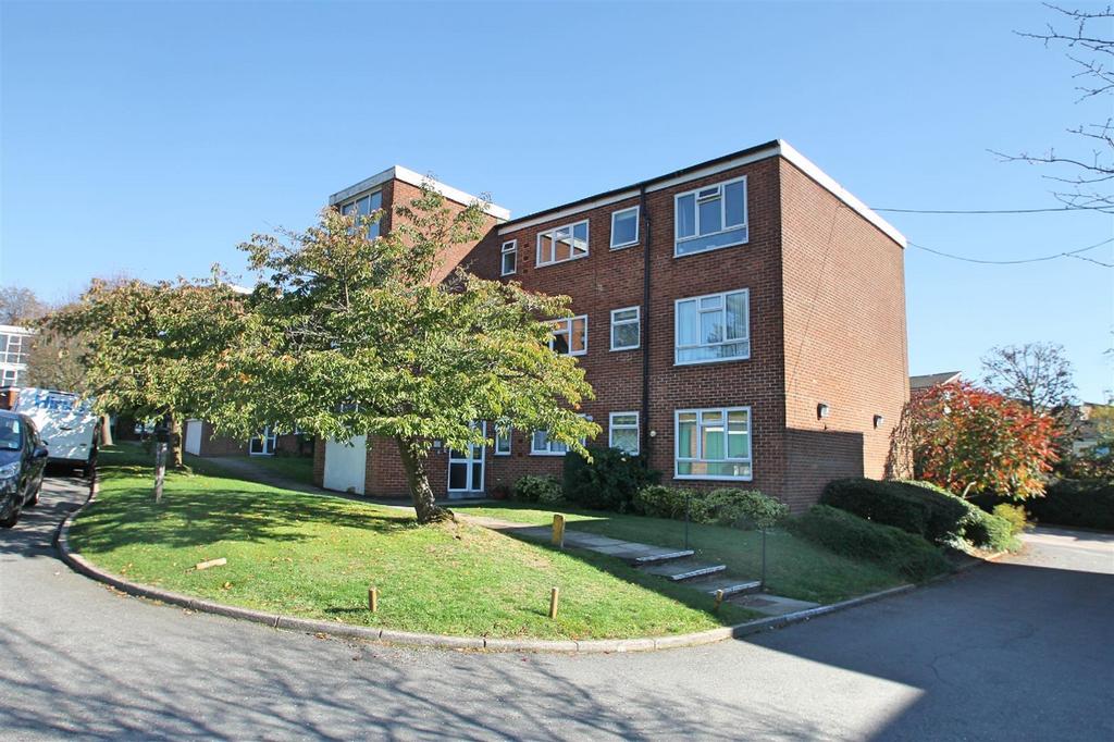 Howton Place, Bushey Heath WD23 2 bed flat £369,950