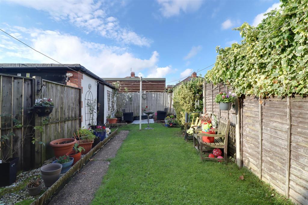 Brigg Drive, Hessle 3 bed semidetached house £159,950