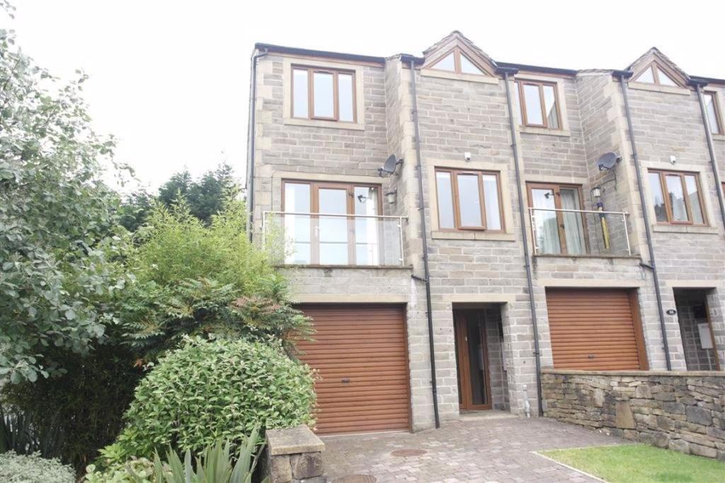 Victoria Mills, Holmfirth 4 bed townhouse £1,550 pcm (£358 pw)