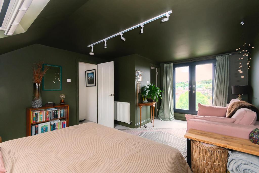 DAORDLOWSTOC231 - Bedroom J.jpg