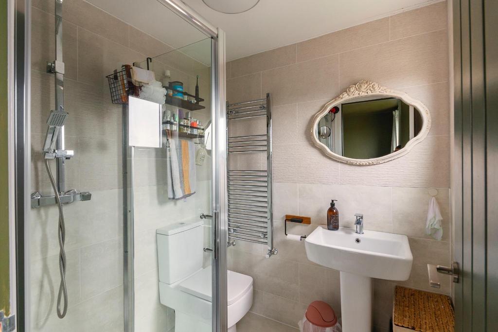 DAORDLOWSTOC231 - Ensuite A.jpg