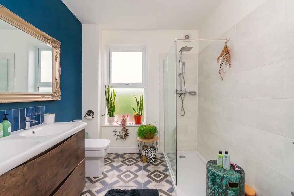 DAORDLOWSTOC231 - Bathroom E.jpg
