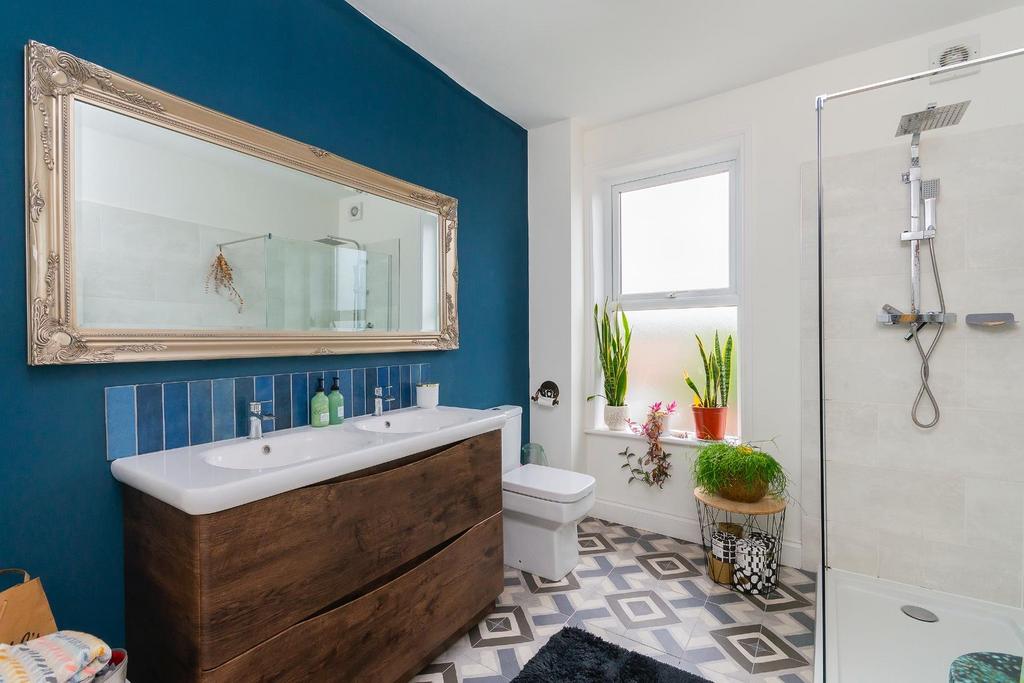 DAORDLOWSTOC231 - Bathroom D.jpg