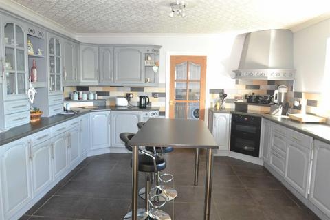 4 bedroom detached bungalow for sale, Y Dorlan, Lon Glan Rhyd, Llanddona