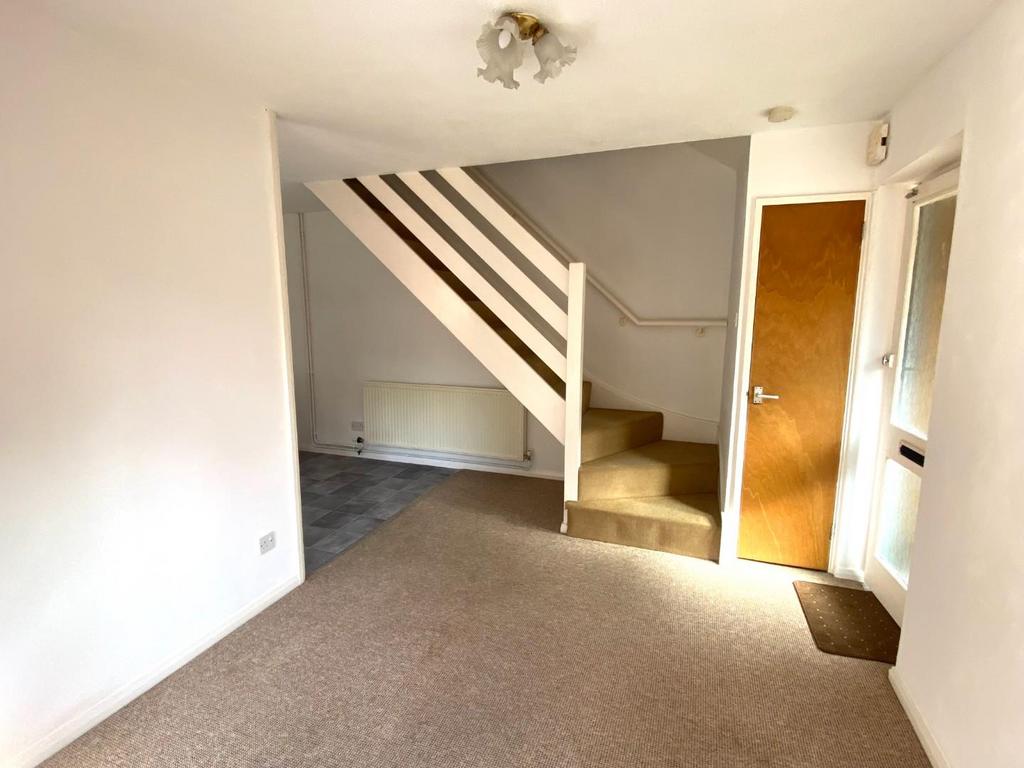 Living Room3.JPG