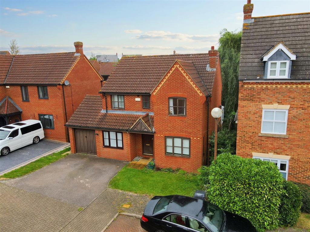 Sultan Croft, Shenley Brook End... 5 bed detached house £525,000