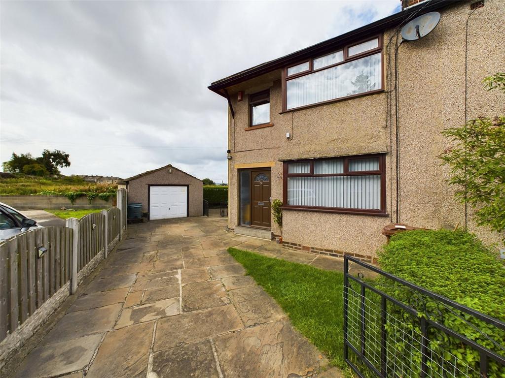 Tyersal Grove, Bradford, West Yorkshire, BD4 4 bed semidetached house