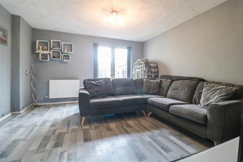 443 Milwards, Harlow, CM19 4SR