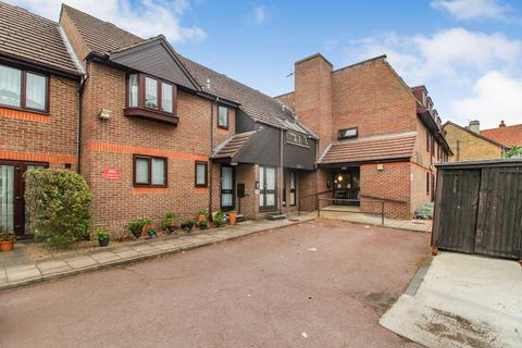 1 bedroom apartment for sale - Mawney Road, Romford, RM7