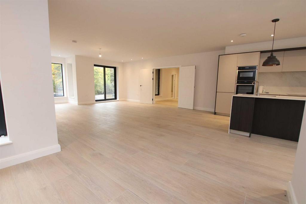 Grey Road, Altrincham 3 bed penthouse £5,000 pcm (£1,154 pw)