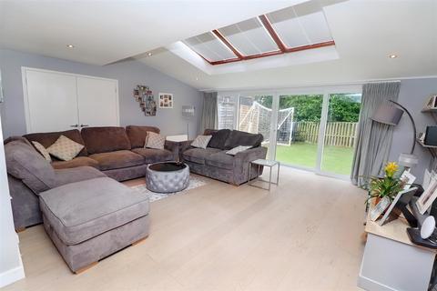 83 Cavendish Crescent, Elstree, Borehamwood, WD6 3JW