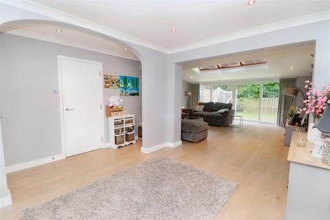 83 Cavendish Crescent, Elstree, Borehamwood, WD6 3JW