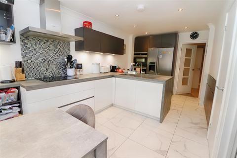 83 Cavendish Crescent, Elstree, Borehamwood, WD6 3JW