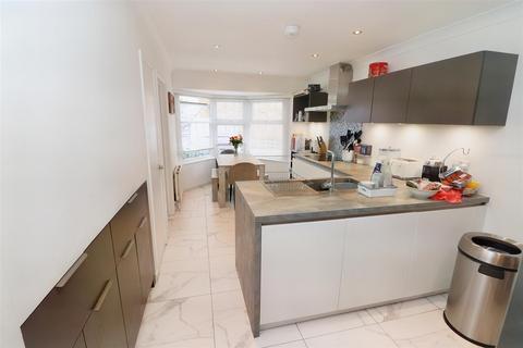 83 Cavendish Crescent, Elstree, Borehamwood, WD6 3JW