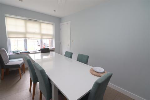 83 Cavendish Crescent, Elstree, Borehamwood, WD6 3JW