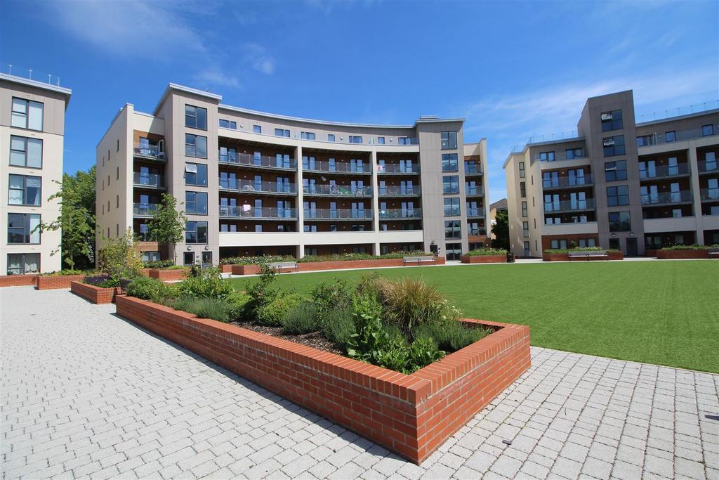 Gemini Park, Manor Way, Borehamwood 2 bed flat for sale £329,950