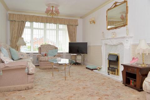 2 bedroom detached bungalow for sale - Severn Road, Hollinwood, Oldham