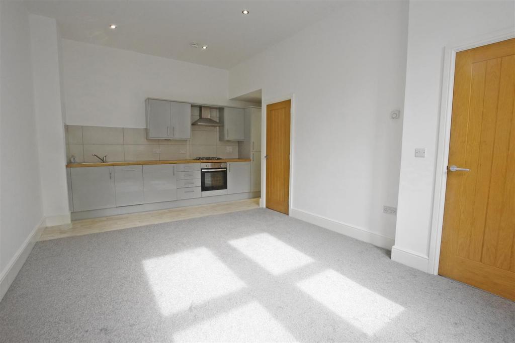 Rochdale Road, Greetland 2 bed apartment £120,000