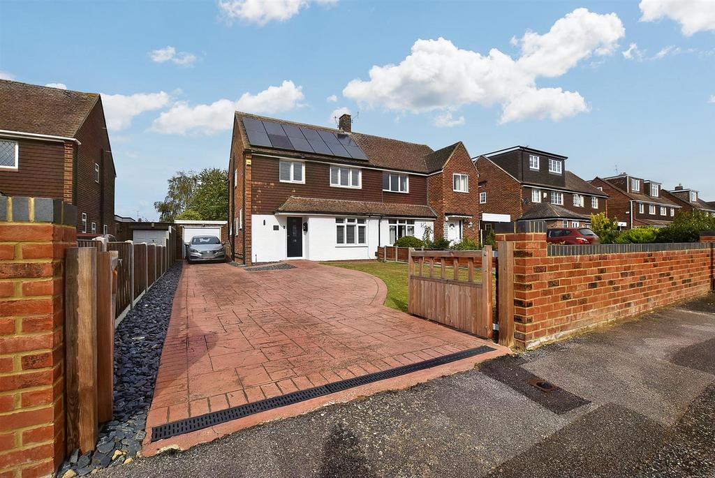 Orchard Avenue, Aylesford 3 bed semidetached house for sale £420,000
