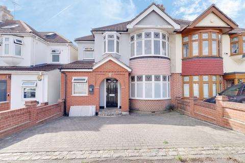 4 bedroom semi-detached house for sale - Blenheim Gardens, Aveley RM15