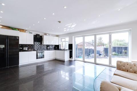 4 bedroom semi-detached house for sale - Blenheim Gardens, Aveley RM15