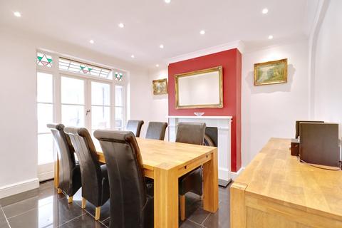 4 bedroom semi-detached house for sale - Blenheim Gardens, Aveley RM15