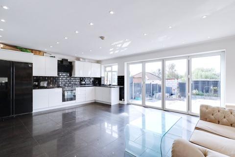 5 Blenheim Gardens, Aveley, South Ockendon, RM15 4EB