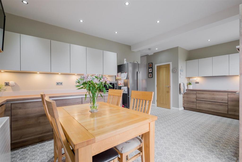 Bradley Road, Huddersfield, HD2 3 bed semidetached house for sale £