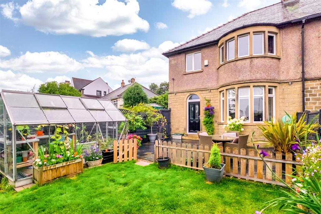 Bradley Road, Huddersfield, HD2 3 bed semidetached house for sale £