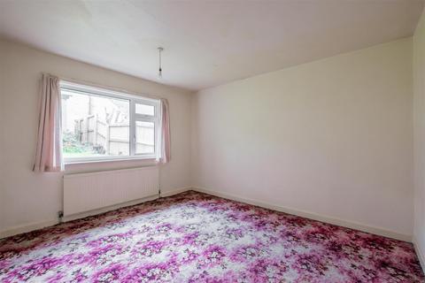 1 Briar Close, Elland, HX5 0NT