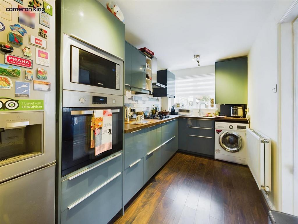 Eltham Avenue, Slough 1 bed end of terrace house for sale £290,000