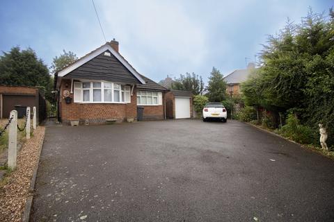 2 bedroom detached bungalow for sale - Hayling Crescent, Leicester, LE5