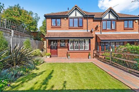 4 bedroom semi-detached house for sale, Crothall Close, Palmers Green, London N13