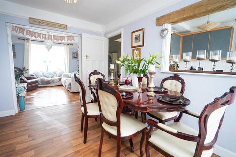 12 Avon Road, Bideford, EX39 4BL