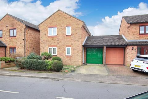 3 bedroom link detached house for sale, Oakview Close, Cheshunt