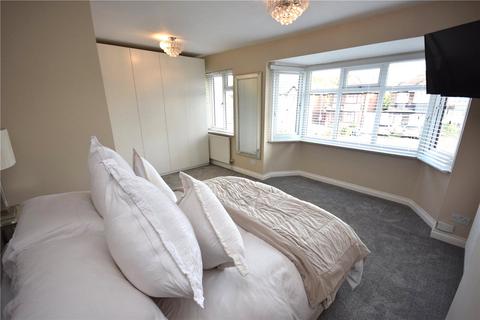 4 bedroom semi-detached house for sale - Elm Farm Avenue, Marston Green, Birmingham, B37