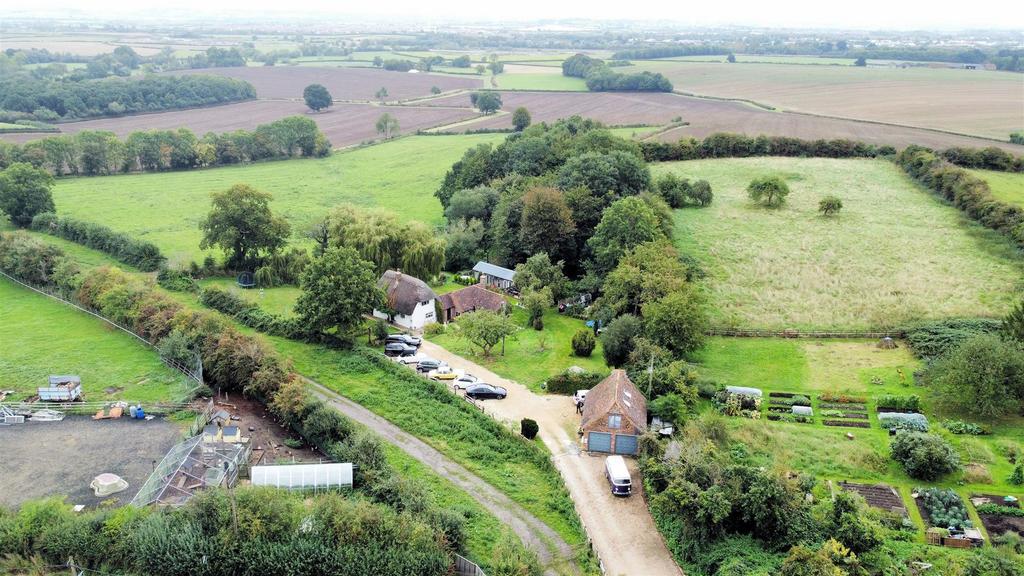 Eythrope Road, Stone HP17 3 bed detached house for sale £995,000