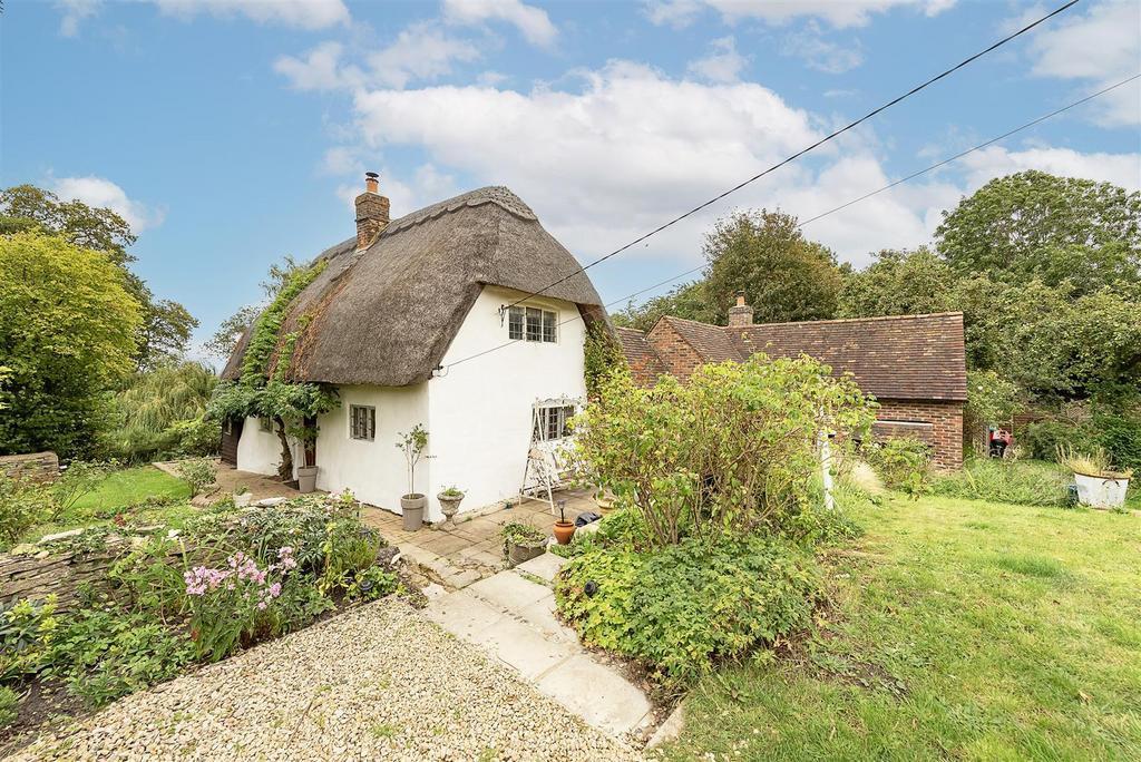 Eythrope Road, Stone HP17 3 bed detached house for sale £945,000
