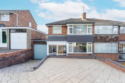 3 bedroom semi-detached house for sale - Camberley Crescent, Ettingshall Park, Wolverhampton
