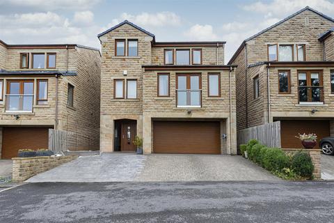 5 bedroom detached house for sale, Woodsome Avenue, Mirfield