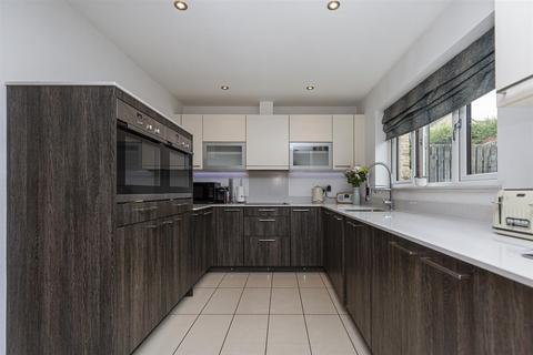 5 bedroom detached house for sale, Woodsome Avenue, Mirfield